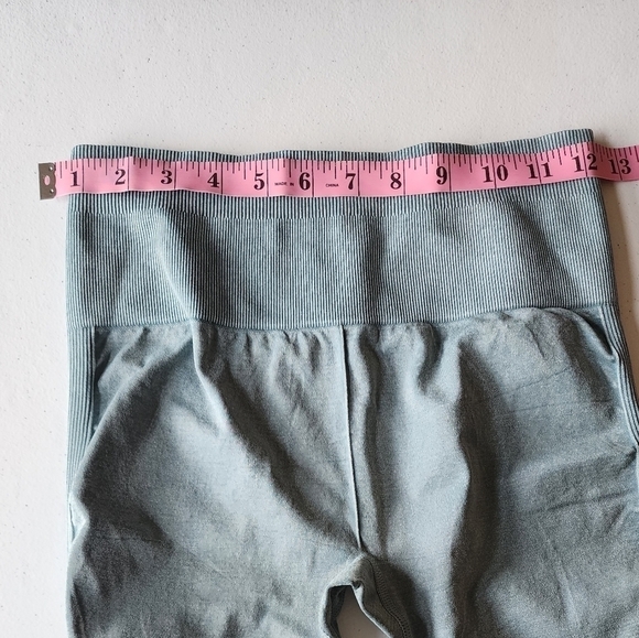 Fabletics women's green leggings size S. - Picture 5 of 5